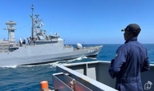 Marinhas do Brasil e da Namíbia realizam exercícios na costa africana