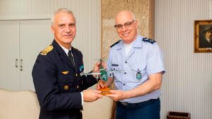 FAB e Força Aérea Sueca discutem cooperação e modernização de forças aéreas