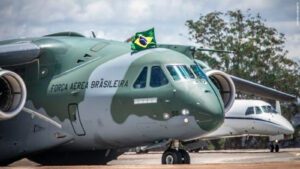 O Simbolismo da Bandeira Nacional na Força Aérea: entre o céu e a terra