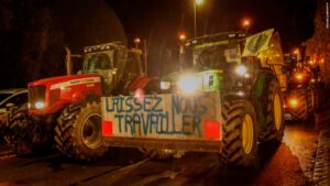 A Guerra híbrida contra os pecuaristas brasileiros: em meio a pressão dos agricultores franceses, Carrefour vai deixar de vender carne do Mercosul