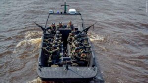 Embarcação blindada reforça a operacionalidade do Exército na Amazônia