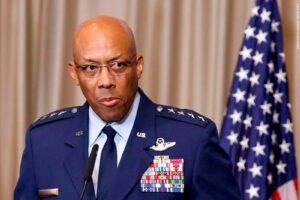 Trump demite principal general dos Estados Unidos