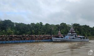 Marinha apreende embarcações com 4 mil metros cúbicos de madeira no Pará