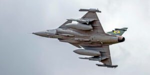 Caça Gripen é testado em condições extremas com cargas externas     