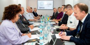 Parcerias internacionais e investimentos marcam atuação do Ministério da Defesa na LAAD