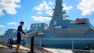 Princesa de Gales batiza primeira das novas fragatas caça-submarinos da Marinha Real Britânica