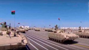 Exibição de Armas Russas na Líbia Gera Controvérsia em Moscou
