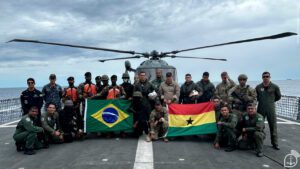Fragata “Defensora” avança na Operação “Guinex V” e fortalece laços com marinhas do Golfo da Guiné na África