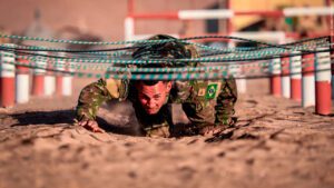 Brigada de Infantaria Aeromóvel participa de teste no deserto mais árido do planeta