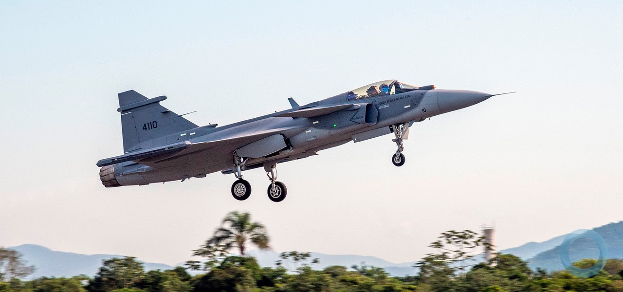 Saab entrega 10º caça Gripen para o Brasil