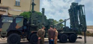 Comitiva visita a Itália para verificar o sistema antiaéreo de média altura (EMADS)