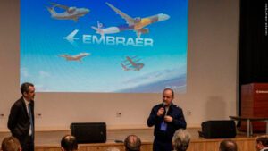 Comitiva do Congresso Nacional visita Embraer e a Base Aérea de Anápolis