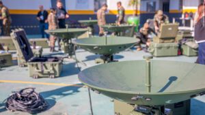 Comando Militar do Sul recebe equipamentos de comunicação via satélite