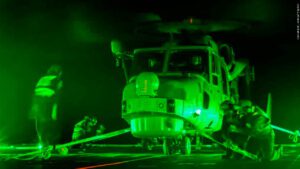 HMS Trent testa novo sistema de pouso noturno para helicópteros