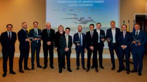 Embraer Defesa Europa assina Memorandos de Entendimento estratégicos com parceiros lituanos para fortalecer a cooperação e inovação aeroespacial