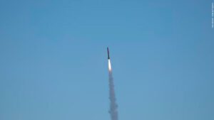 Alunos do ITA lançam dois foguetes equipados com satélites