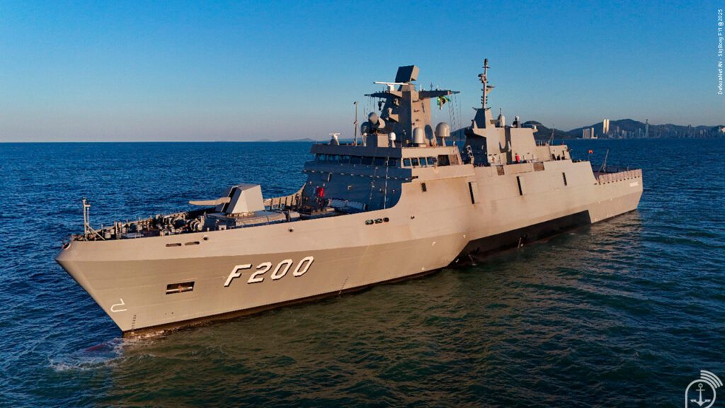 Fragata "Tamandaré" faz primeiros testes de mar