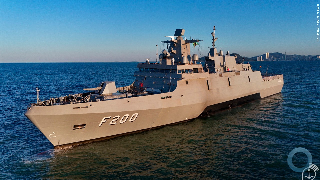 Fragata "Tamandaré" faz primeiros testes de mar