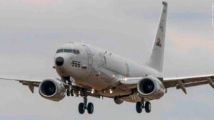 P-8A Poseidon realiza voo de teste com míssil antinavio AGM-158C LRASM