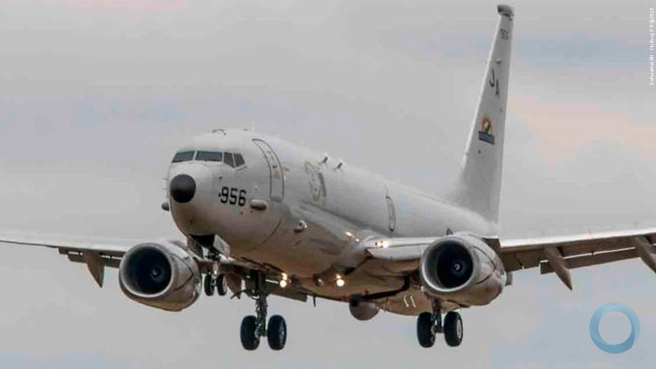 P-8A Poseidon realiza voo de teste com míssil antinavio AGM-158C LRASM