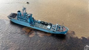 Navio da Esquadra retoma navegação fluvial no Rio Amazonas após 15 anos