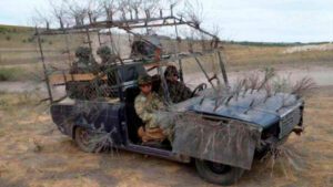 Tropas russas improvisam veículos “Mad Max” para enfrentar drones ucranianos