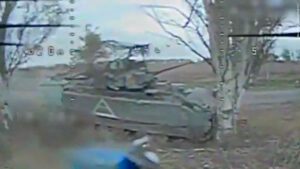 Bradley Resiste a Sete Drones FPV: Exército Russo Admite Superioridade do Veículo Ocidental