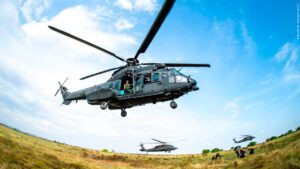 Tropas especializadas do Exército realizam assalto aeromóvel na Operação Atlas