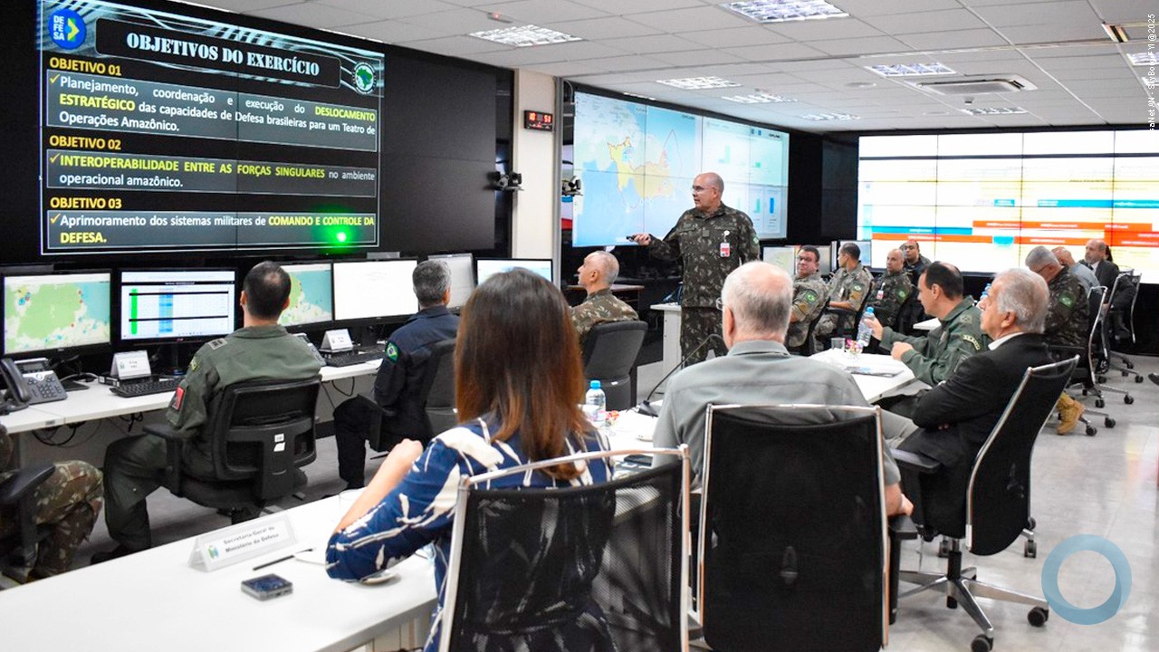 Operação Atlas: Ministro José Múcio acompanha ações das Forças Armadas no Centro de Operações Conjuntas