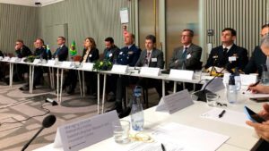 Delegação do Ministério da Defesa participa de eventos aeronáuticos na Suécia