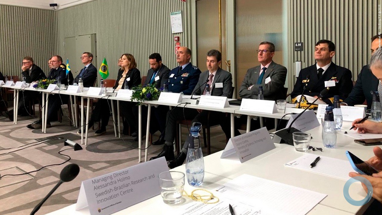 Delegação do Ministério da Defesa participa de eventos aeronáuticos na Suécia