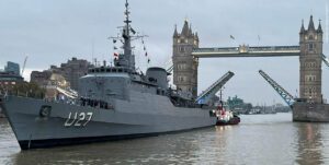 Guardas-Marinha da 39ª Viagem de Instrução visitam a sede da Organização Marítima Internacional e acompanham debates sobre descarbonização do transporte marítimo