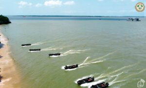 Fuzileiros Navais realizam demonstração operativa em praia de Belém (PA)