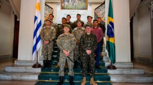 Exércitos Brasileiro e Uruguaio alinham diretrizes para exercício militar combinado em 2027
