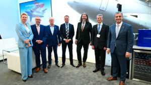 Embraer firma novas parcerias estratégicas na Holanda