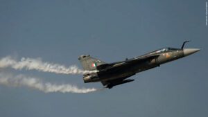 Hal Tejas: acidente no Dubai Airshow levanta dúvidas sobre a maturidade operacional do caça indiano