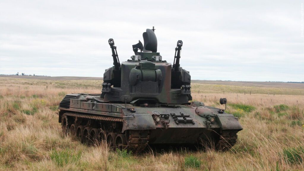 Emprego da viatura blindade de combate Gepard 1A2 na Operação Punhos de Aço 2025: desafios do tiro sem a aquisição pelo radar