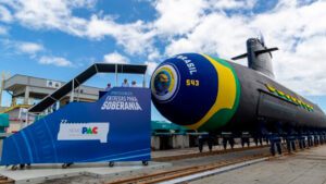 Ministro da Defesa acompanha lançamento de submarinos e reforça soberania marítima