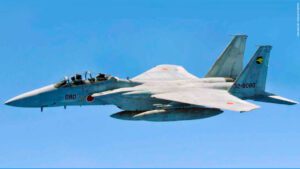 Japão protesta após J-15 chinês “iluminar” F-15 com radar de controle de fogo e tensão cresce no Mar da China Oriental