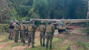FAB intercepta e detém aeronave oriunda da Venezuela na Reserva Brasileira Indígena Yanomami