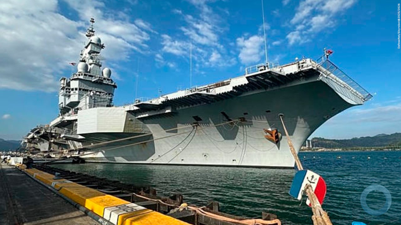 O porta-aviões nuclear francês Charles de Gaulle na base naval de Subic Bay, a noroeste de Manila, nas Filipinas, em 23 de fevereiro de 2025 AP Photo