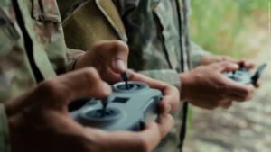 Dronização do Campo de Batalha: o advento da “Gamificação Militar” e a transformação do futuro da guerra na experiência ucraniana