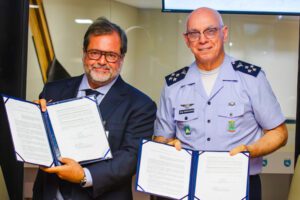 FAB firma parceria para estudo e desenvolvimento de novas aeronaves remotamente pilotadas no Brasil