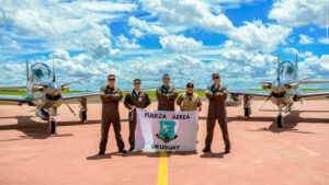 Embraer entrega os dois primeiros A-29 Super Tucanos para a Força Aérea Uruguaia
