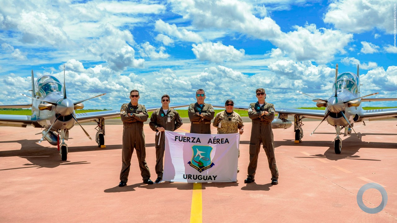 Embraer entrega os dois primeiros A-29 Super Tucanos para a Força Aérea Uruguaia