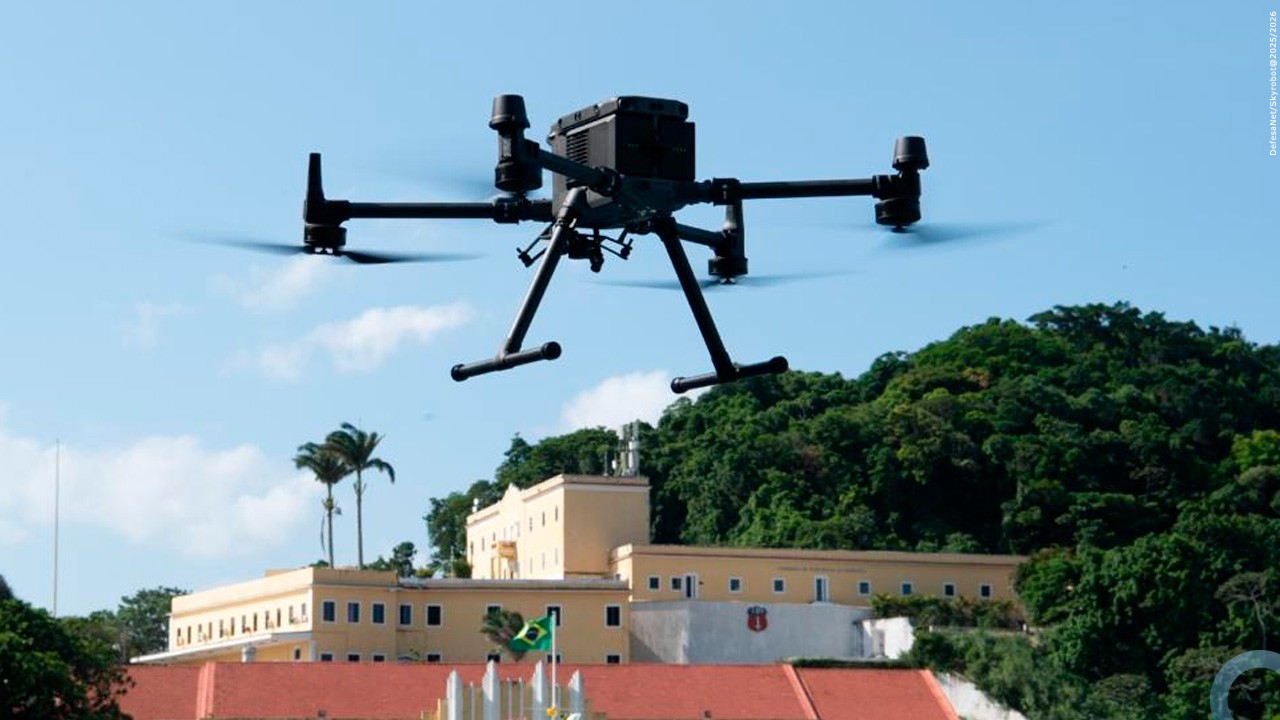 Exército apresenta sistema inovador com inteligência artificial para controlar enxames de drones em operações militares