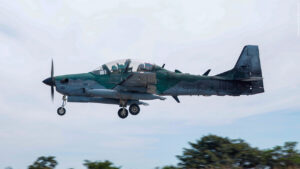FAB intercepta aeronave oriunda da Venezuela que transportava drogas