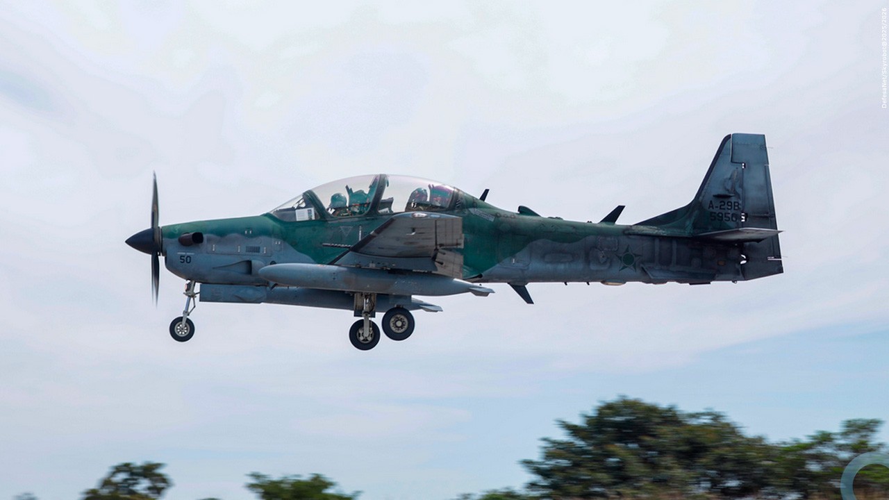 FAB intercepta aeronave oriunda da Venezuela que transportava drogas