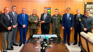 CEO da MBDA, Eric Béranger, é recebido pelo Subchefe do Estado-Maior do Exército, General Eduardo Tavares Martins
